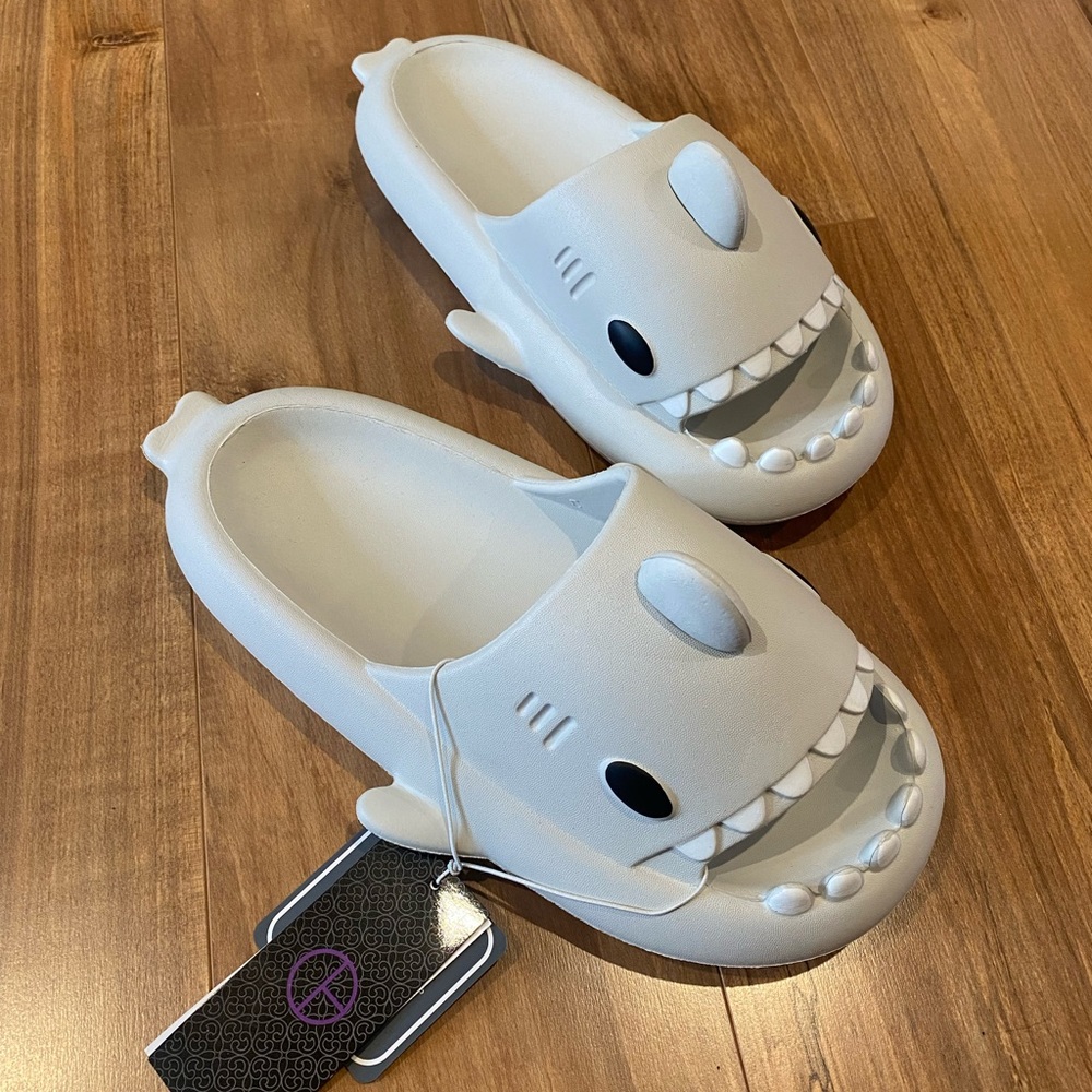 NWT Shark Slides 8.5/9